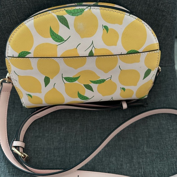 Poppy & Peonies Positano crossbody lemon print purse - Picture 2 of 4
